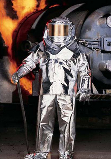 雷克蘭900系列進(jìn)入式高溫隔熱服