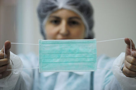 醫(yī)護人員佩戴醫(yī)用口罩圖片