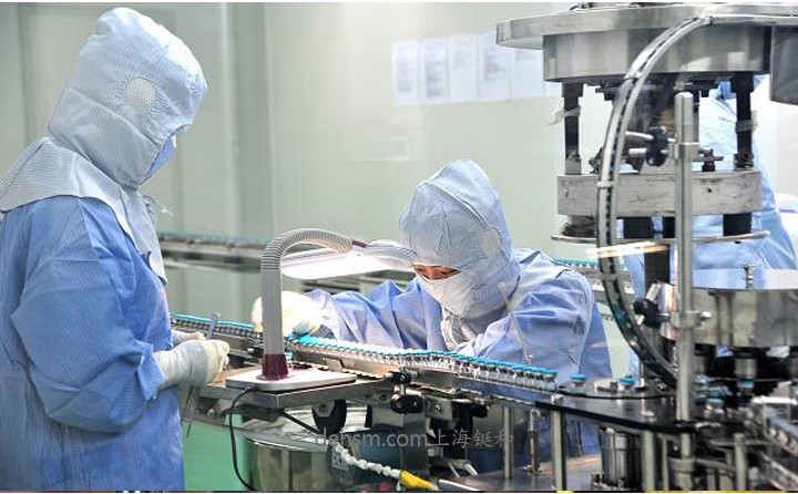 穿戴個人防護(hù)用品預(yù)防化學(xué)灼傷